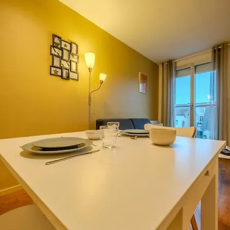 Apartament Yellow Flip-flops