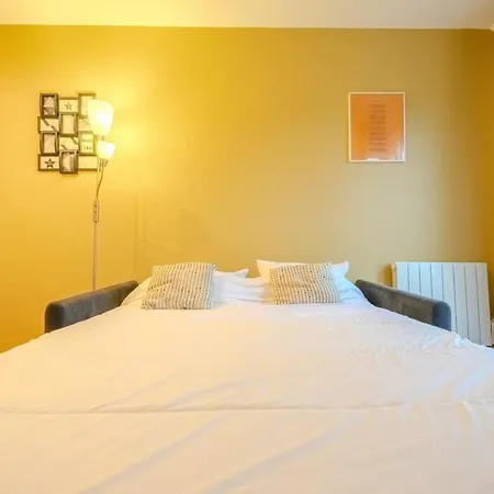 Apartament Yellow Flip-flops *